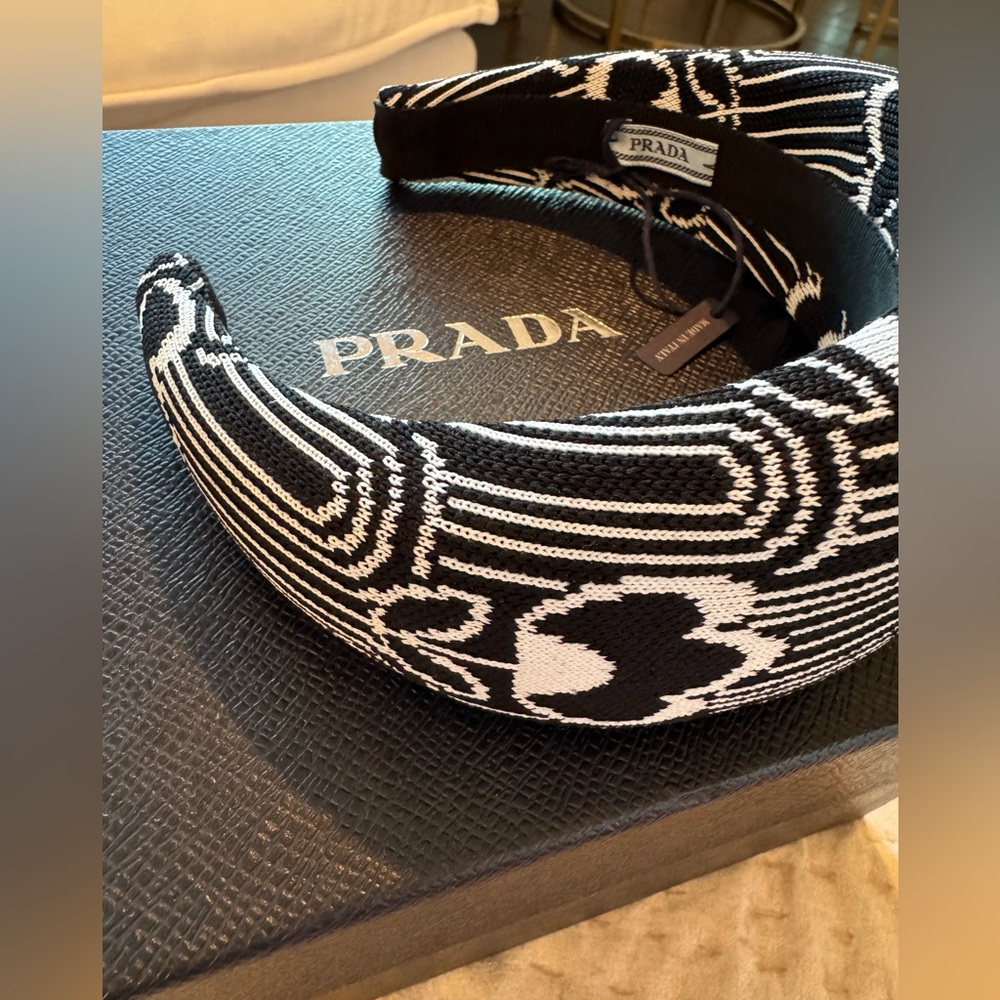 Prada Maglia Jacquard Nero & Blanco padded headband🖤add Italian sophistication 🖤 - Picture 5 of 15